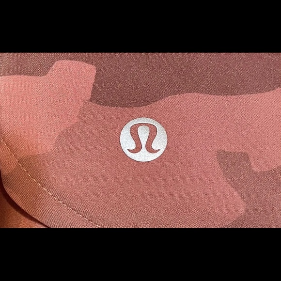 *SOLD* LULULEMON SPEED UP MID-RISE SHORT 4" Heritage Camo Brier Rose Spice Sz 6 - Picture 3 of 8
